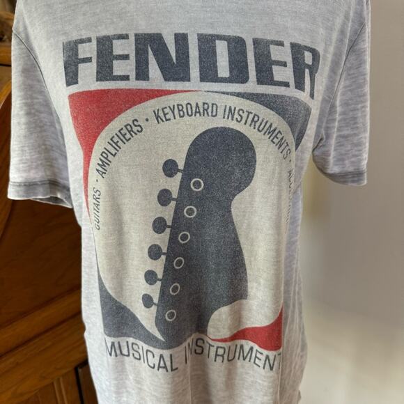 Lucky Brand ~ Fender Decal Tee ~ S - Picture 3 of 9
